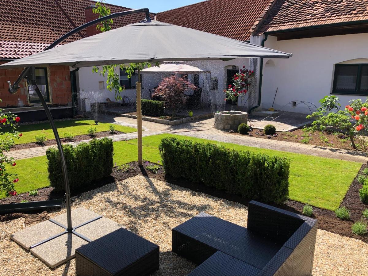 Ferienwohnungen Und Appartements Im Idyllischen Vierkanthof, Gruppenurlaube Fürstenfeld Kültér fotó